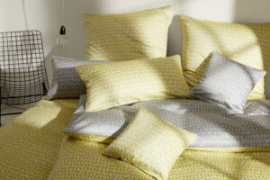 Bettwäsche mit Wendemotiv in den Farben gelb/grau von Elegante "Milieu"