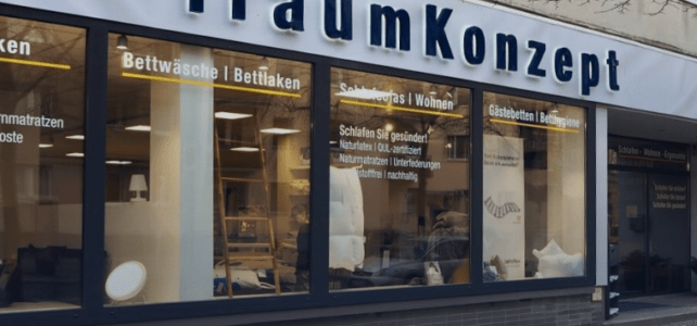 DasBett ist ein wichtiges Möbelstück für ein angenehmes Leben und einen gesunden Rücken. Es gibt wenige gute Quellen, um sich vor dem Kauf zu informieren. Diese Seite wird Stück für Stück erweitert. Vielleicht kann Ihnen der eine oder andere Beitrag helfen? Ratsam ist letztendlich der Kauf beim Bettenfachhändler. Sie brauchen für diese wichtige Anschaffung Fachberatung, Betreuung und Auswahl zwischen verschiedenen Systemen. Außerdem eine objektive (Hersteller-unabhängige!) Vermessung Ihrer Wirbelsäule,